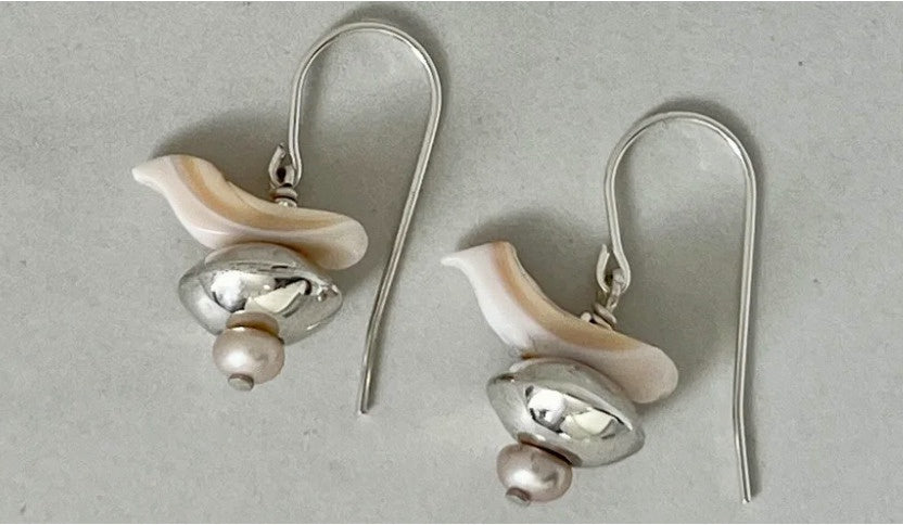Dineh - Mini Navajo Pearl earrings