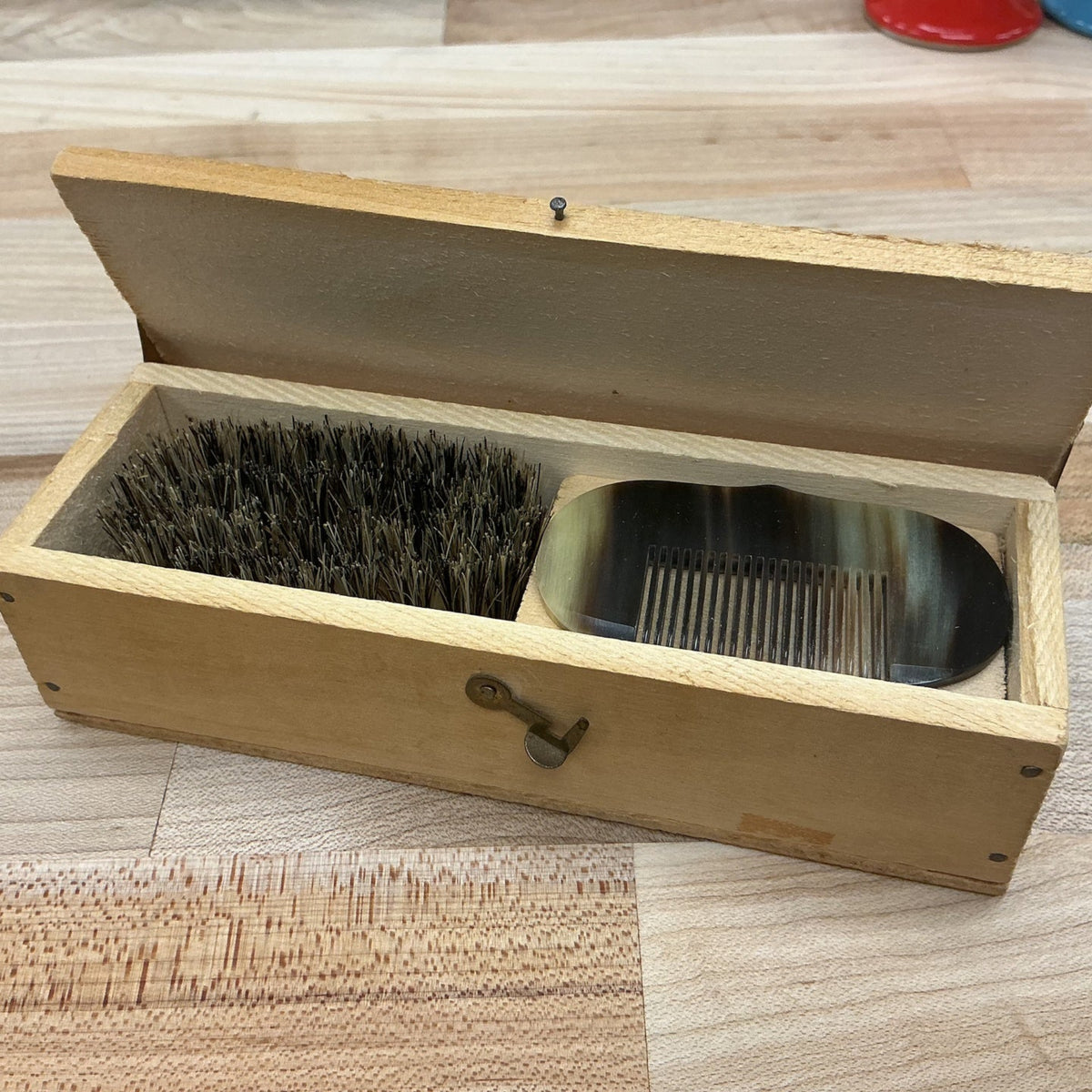 Vintage aubock grooming kit