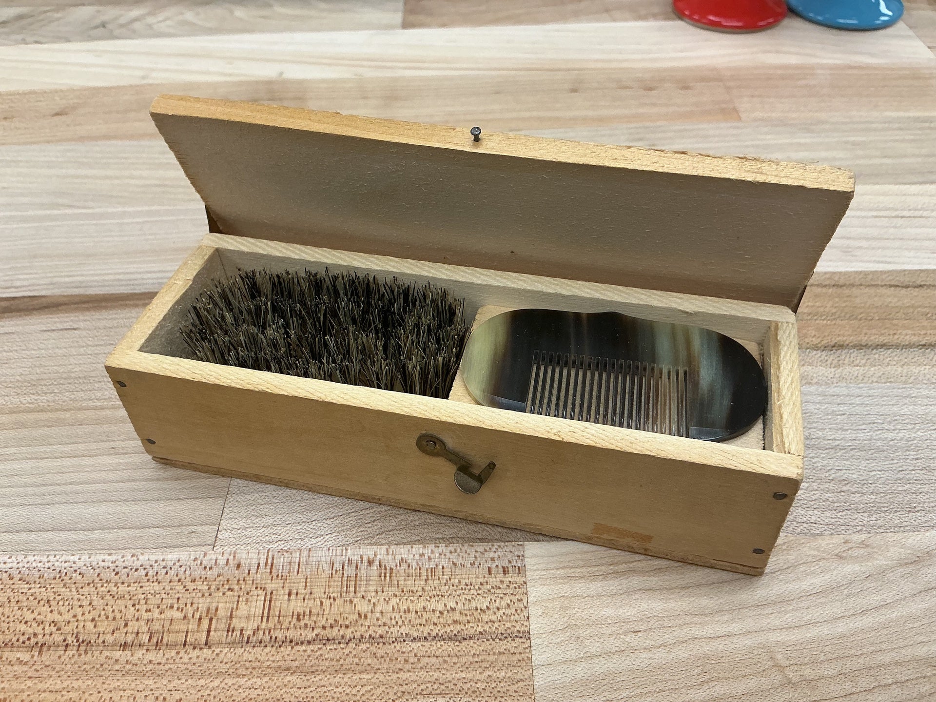 Vintage aubock grooming kit